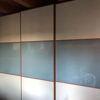 armadio con 3 ante scorrevoli e cassettiera