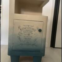 Comodino vintage ripitturato sfumato