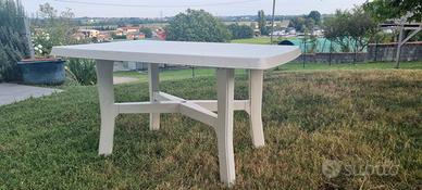 Tavolo da giardino in plastica, misure 85 x 135 cm