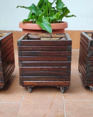 Fioriere da esterno in legno su rotelle