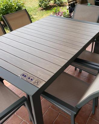 Tavolo esterno + nr. 7 sedie