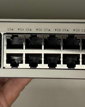 Switch Aruba HP JL684B - 24porte PoE
