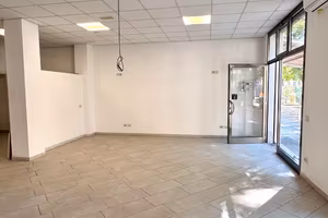 Locale commerciale ristrutturato
