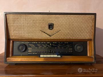 Radio d’epoca a valvole Minerva Aesia anni ‘50