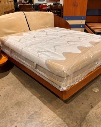 Letto matrimoniale per angolo