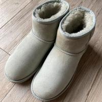 UGG mini