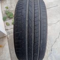 DUE PNEOMATICI  AL 60 %