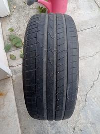 DUE PNEOMATICI  AL 60 %