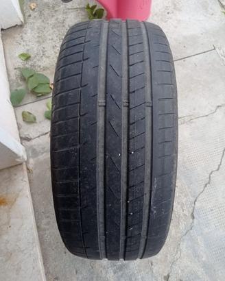 DUE PNEOMATICI  AL 60 %