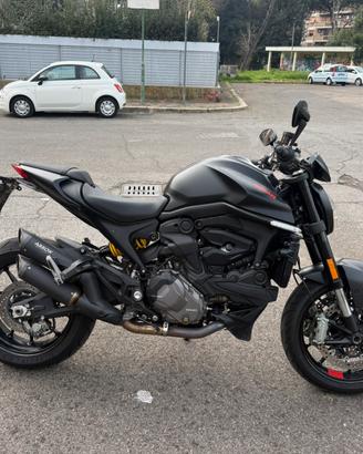 Ducati Monster 937 stealth black
