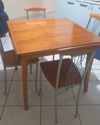 Tavolo Calligaris in ciliegio+ 4 sedie ciliegio