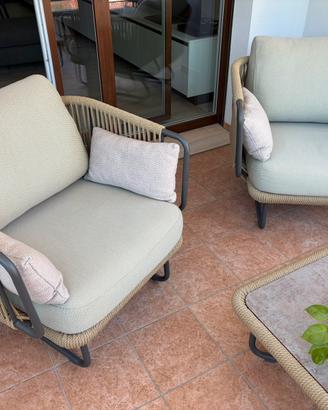 Poltrone e tavolo marchio varaschin