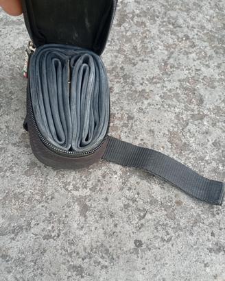 camera bicicletta nuova dentro la borsa 