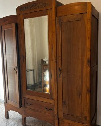 Camera in noce fatta a mano del 1800