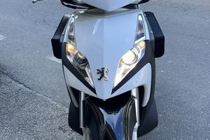 Scooter Peugeot Geopolis