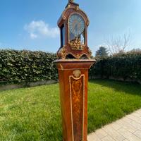 Orologio antico da pavimento