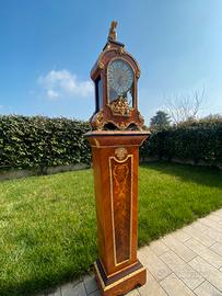 Orologio antico da pavimento