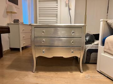 Cassettiera argentata