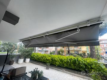 Tenda da sole motorizzata con telecomando