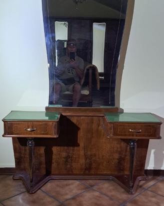 Toeletta vintage con grande specchio e cassetti