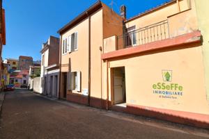 Casa singola centrale con terrazza e due livelli