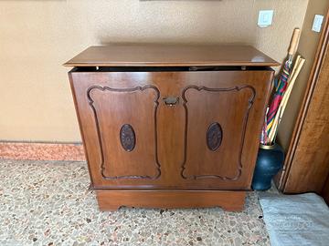 Letto singolo in credenza