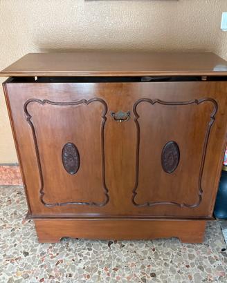 Letto singolo in credenza
