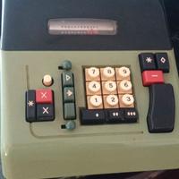 Calcolatrice olivetti multisumna 22 anni 60