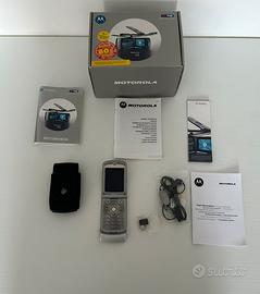Motorola RAZR V3 Completo di scatola ed accessori