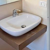 Lavabo miscelatore e specchio bagno 50€