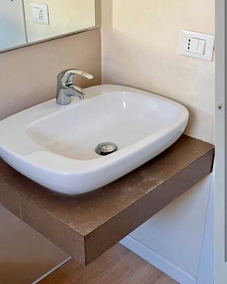 Lavabo miscelatore e specchio bagno 50€