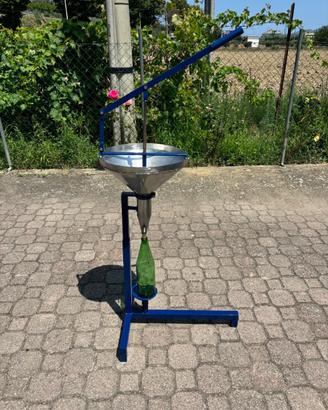 Imbottigliatore per pomodori