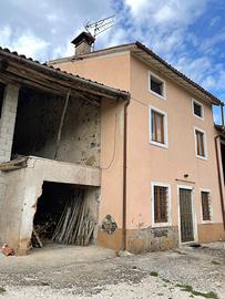 Casa di testa in contrada