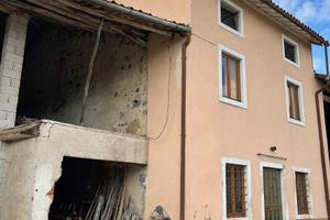 Casa di testa in contrada