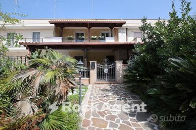 VILLA DI PREGIO A LECCE. CONFORTEVOLE, CONTESTO RI