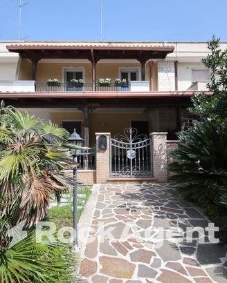 VILLA DI PREGIO A LECCE. CONFORTEVOLE, CONTESTO RI