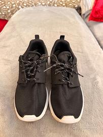 Scarpe Nike nere Roche One 37.5