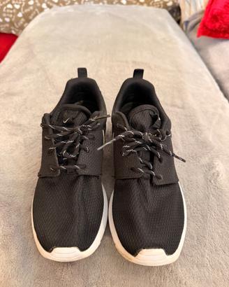 Scarpe Nike nere Roche One 37.5