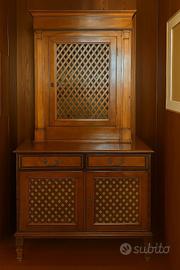 Credenza a doppio corpo in stile settecentesco