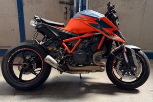 KTM 1290 SUPER DUKE R  Incidentato
