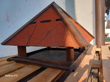 Mangiatoia per uccellini 