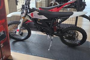 Moto elettrica Zero XE targata paragonabile 125cc