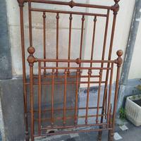 Letti  antichi siciliani in ferro dipinto