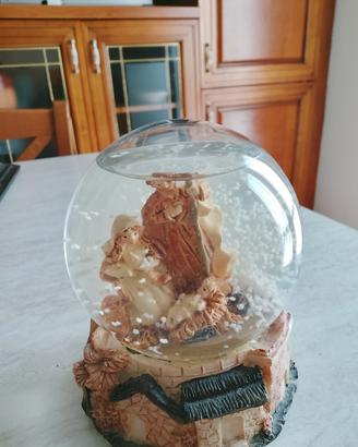 sfera carillon con piccolo presepe 