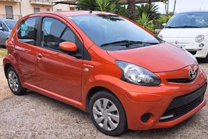 Toyota Aygo 1.0 12V VVT-i 3 porte Orange Connect M