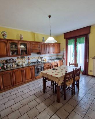 Appartamento di 130 m² con 5 locali a Lucca