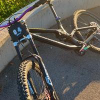 Bici da downhill Canyon sender 