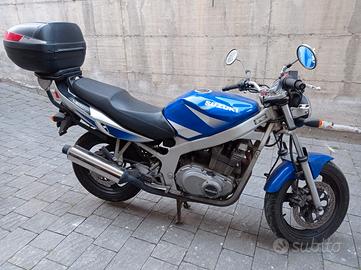 Suzuki GS 500 - 2005