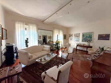 Appartamento di 300 m² con più di 5 locali a Livor