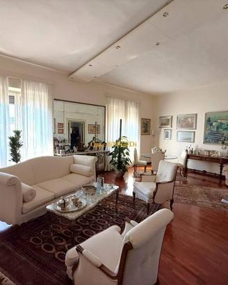 Appartamento di 300 m² con più di 5 locali a Livor
